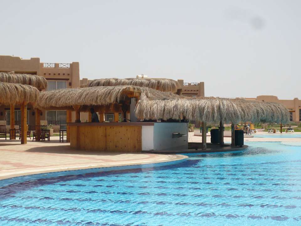 Der Poolbereich Laguna Beach Marsa Resort