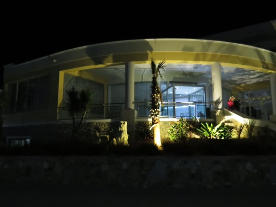 Haupteingang zur Rezeption  Hotel Kouros Palace