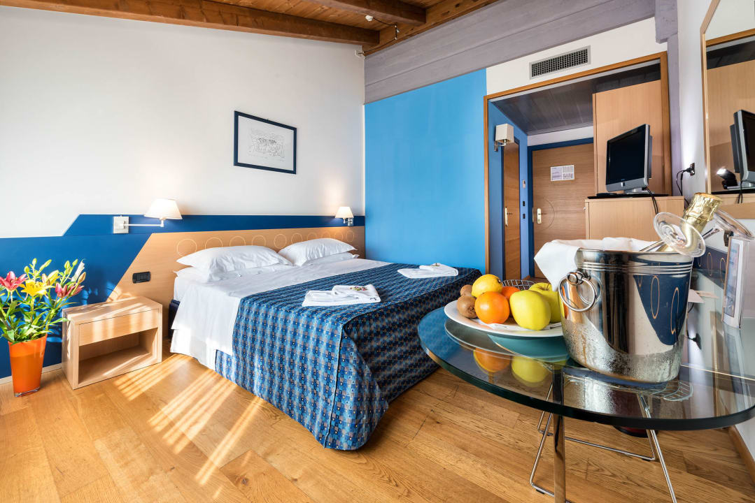 Zimmer West Point Airport Hotel