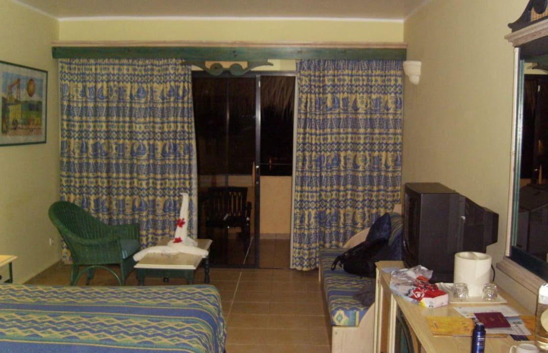 das Zimmer zum Pool Iberostar Waves Costa Dorada