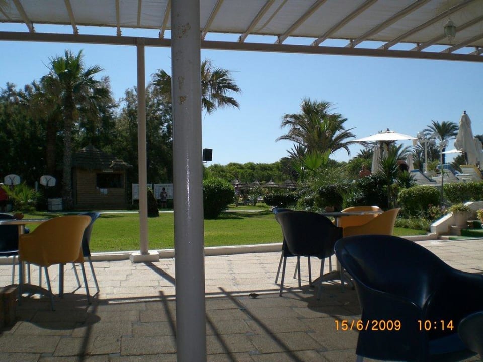 Sitzbereich der Poolbar Calimera One Resort Jockey