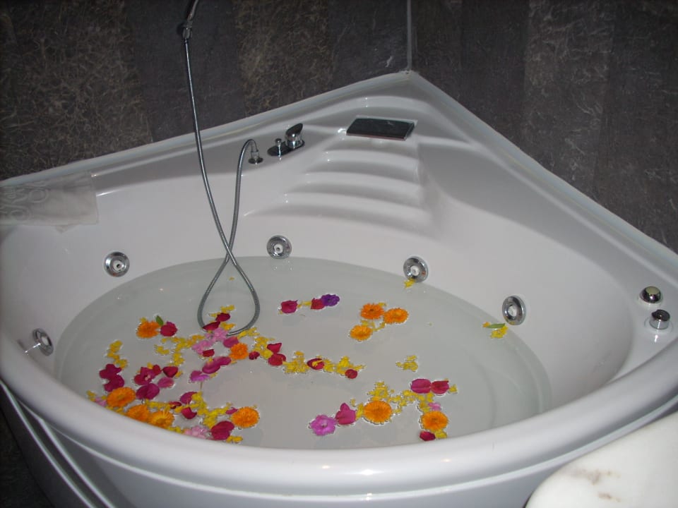 Jacuzzi / Junior-Suite Hotel Kalithea Horizon Royal