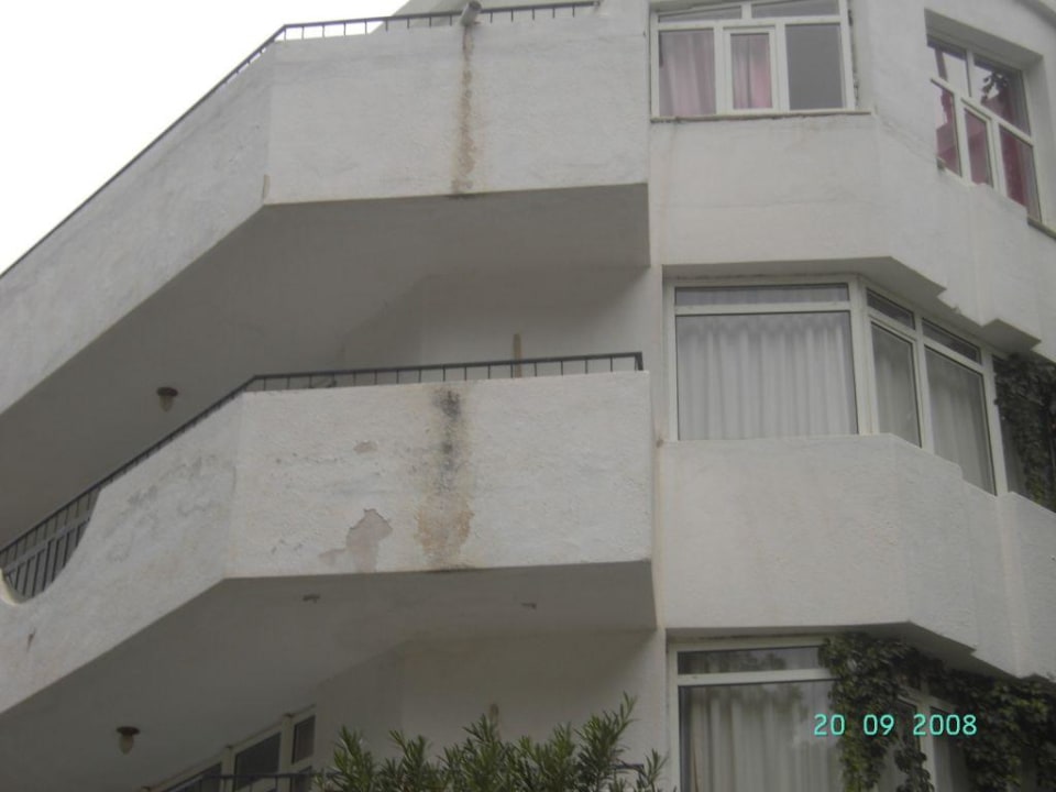 Vorsicht Aussenfassade- Es fällt runter Turunc Resort Hotel