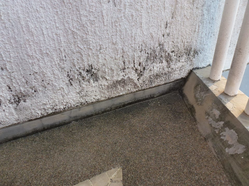 Maroder Balkon Peace Laguna Resort and Spa