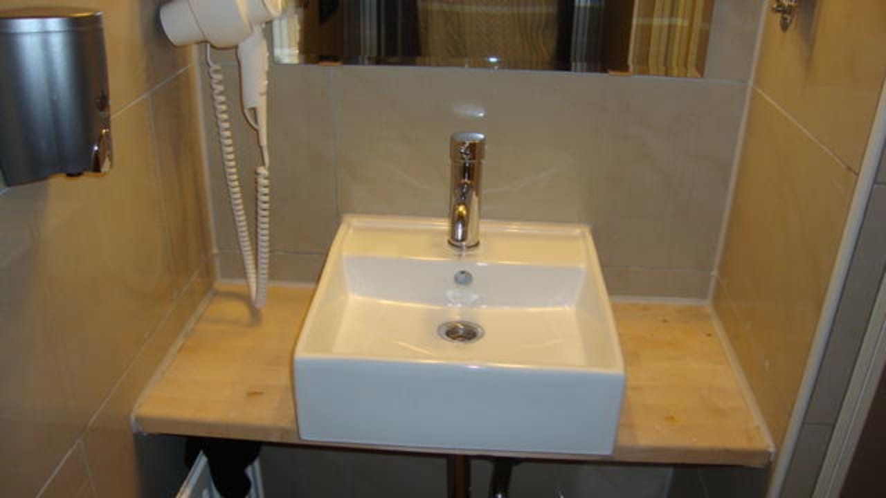 So breit ist das Bad Hotel Atlas Sport