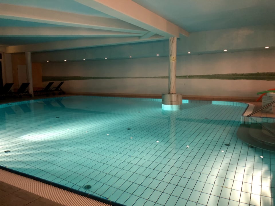 Pool Seehotel Schloss Klink