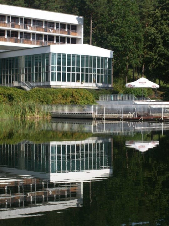 Widok na taras słoneczny i basen Hotel Kormoran