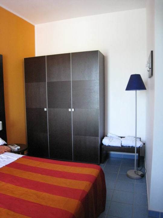 La camera da letto Hotel La Battigia