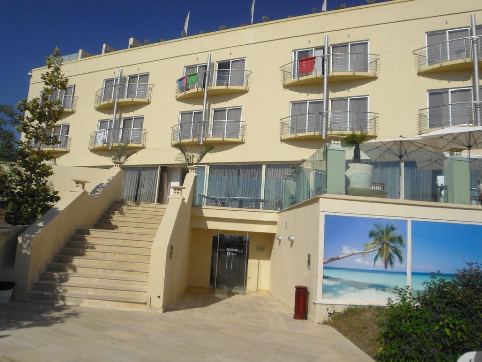 Blick von Pool, Eingang zum Spa-Bereich E Hotel Spa & Resort