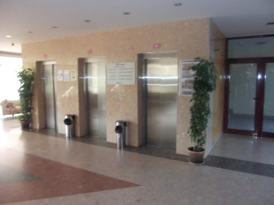 Rechts ist der Hoteleingang Odessos Park Hotel