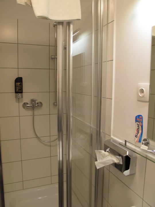 Dusche Queen's Park Hotel