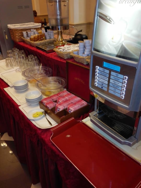Frühstück / Kaffeemaschine Hotel Contilia