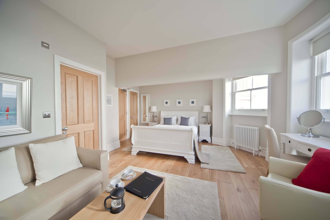 Deluxe King Size White Room with sea view Hotel A Room With A View