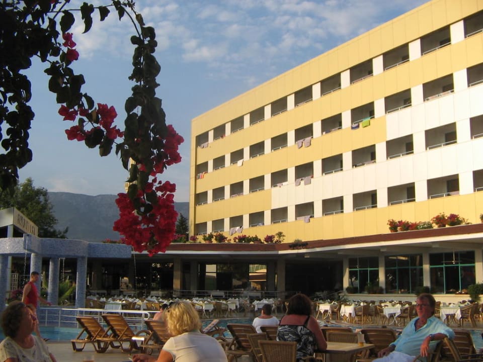 Restaurant und Poolbereich Kırbıyık Resort Hotel - Alanya