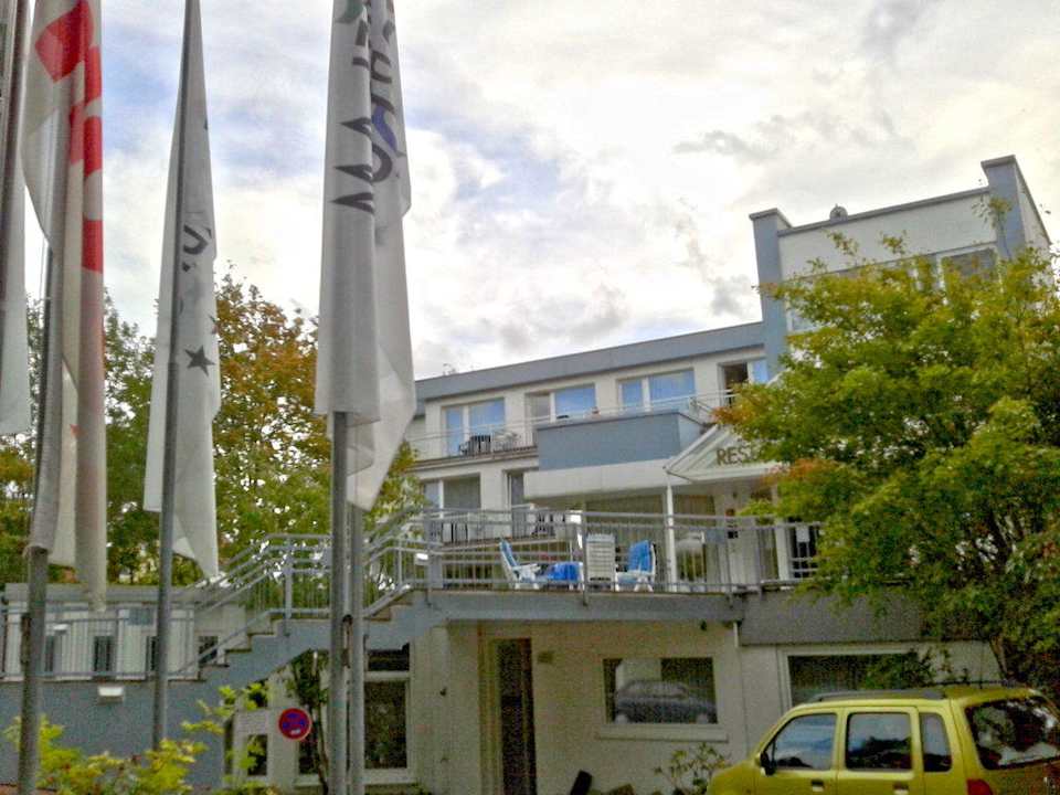 Eingang zum Hotel Hotel am Kaiserbrunnen