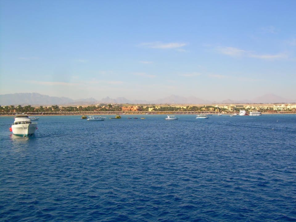 Blick vom Boot Richtung Strand Jaz Makadi Oasis Resort