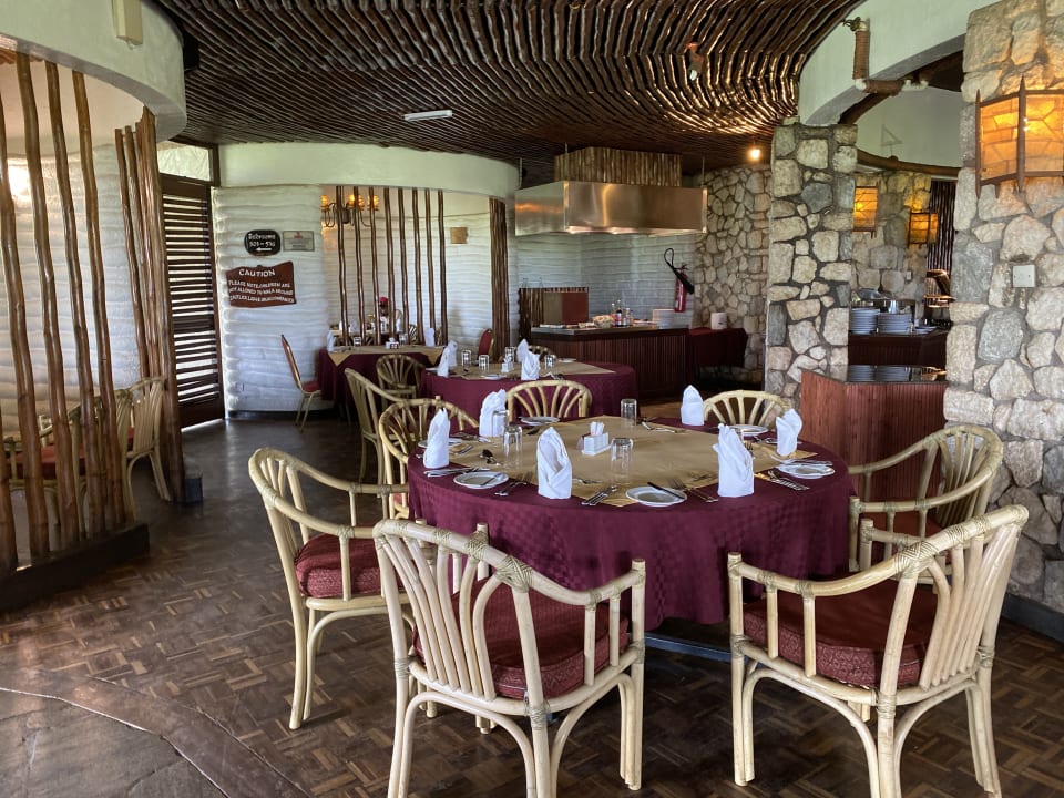 Gastro Salt Lick Safari Lodge