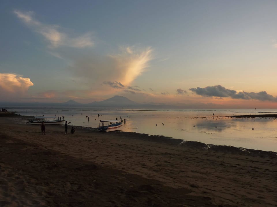 Sonnenaufgang gegen 6h morgens Segara Village Hotel