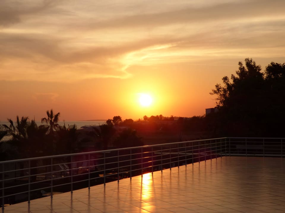 Sonnenuntergang Adora Calma Beach Hotel