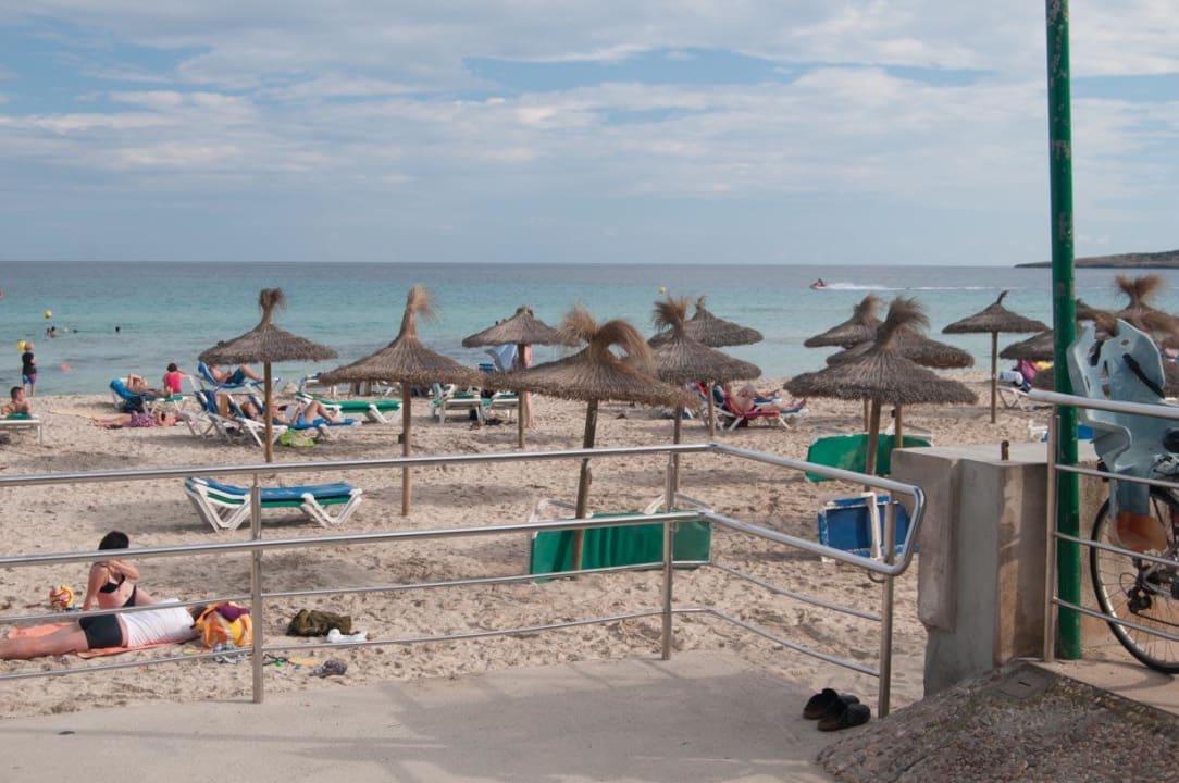Der dicht belebte Strand Hipotels Don Juan