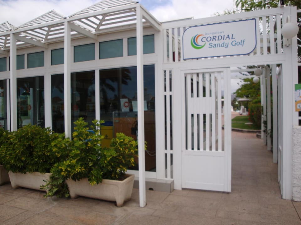 Lobby und Eingang Bungalows Cordial Sandy Golf