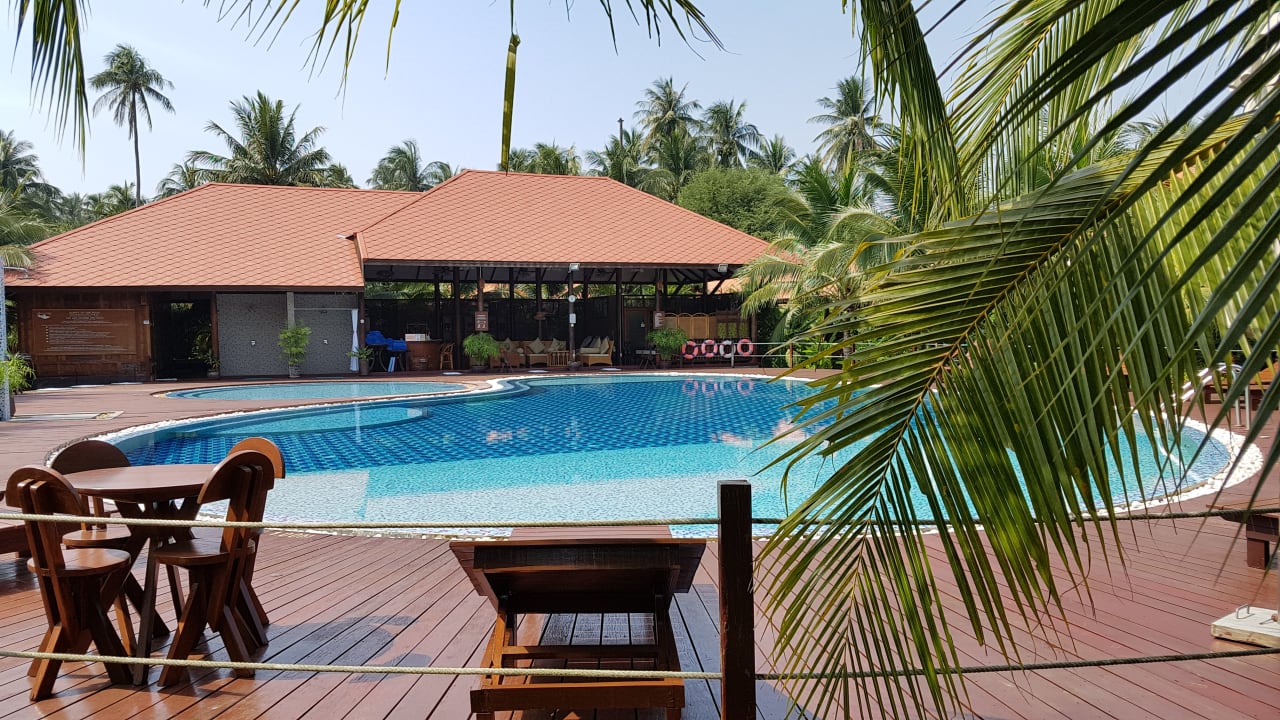 Pool Resort Maikaew Damnoen