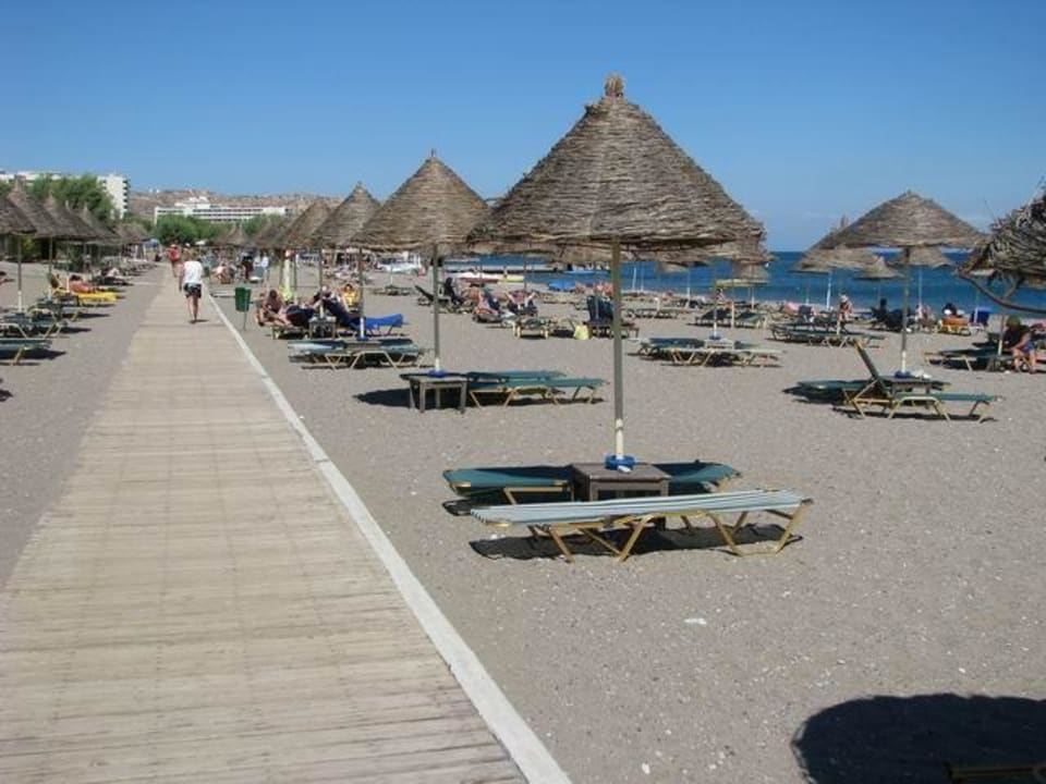 Gepflegter Strandabschnitt Olympos Beach Hotel