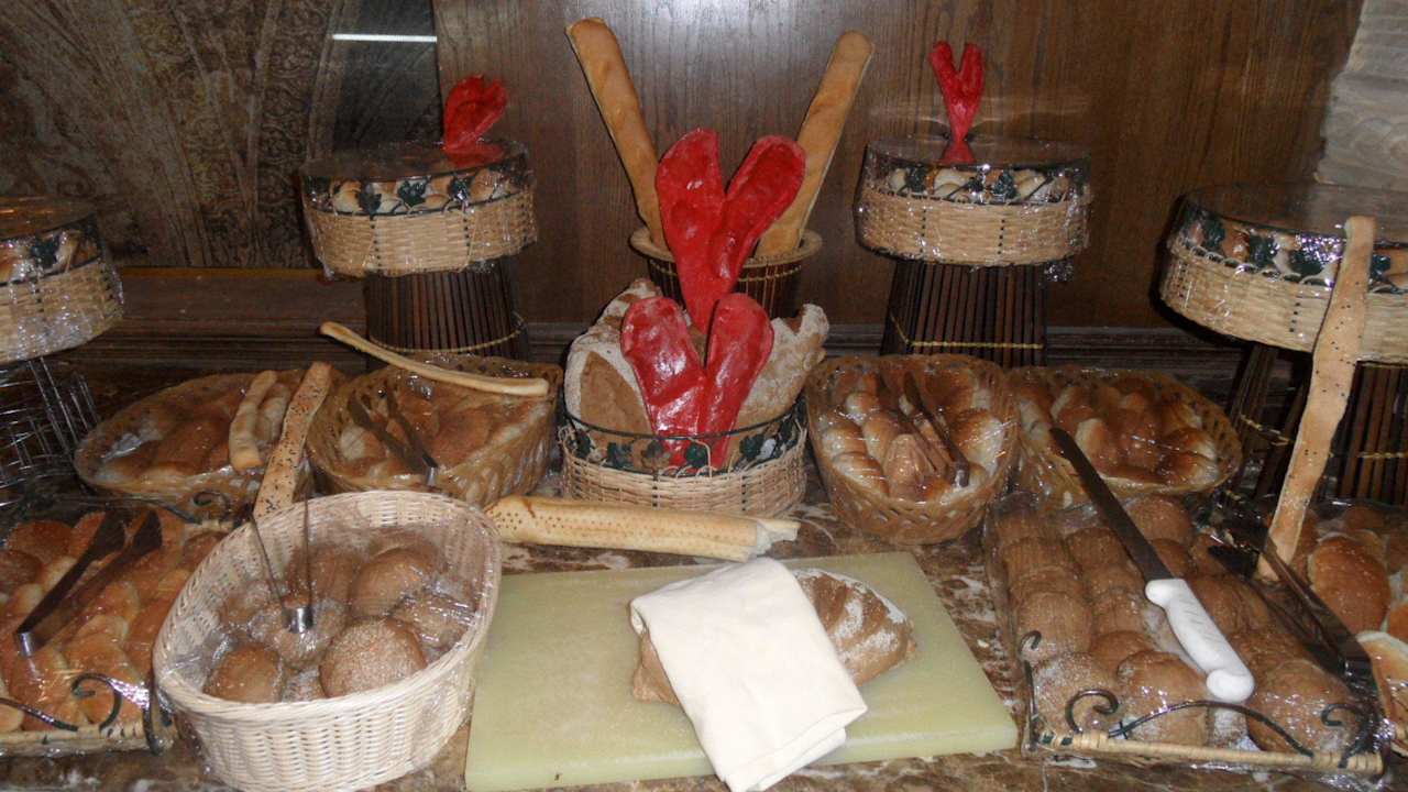 Brotbuffet im La Casa Pickalbatros Alf Leila Wa Leila Resort - Neverland Hurghada