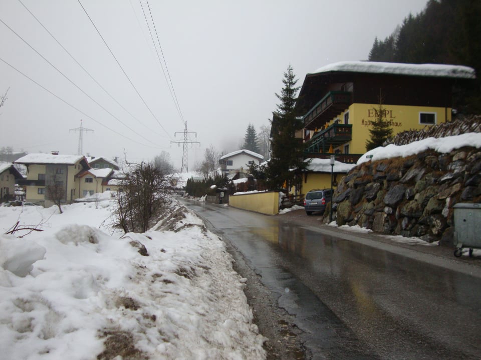 Vom Parkplatz zu Ferienwohnungsbereich Hotel Silberfux