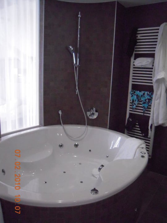 Whirlpool im Bad St. Martins Therme & Lodge Hotel