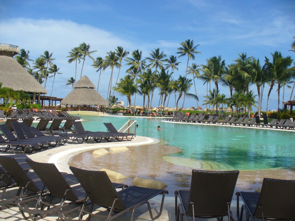 Poolbar Dreams Royal Beach Punta Cana