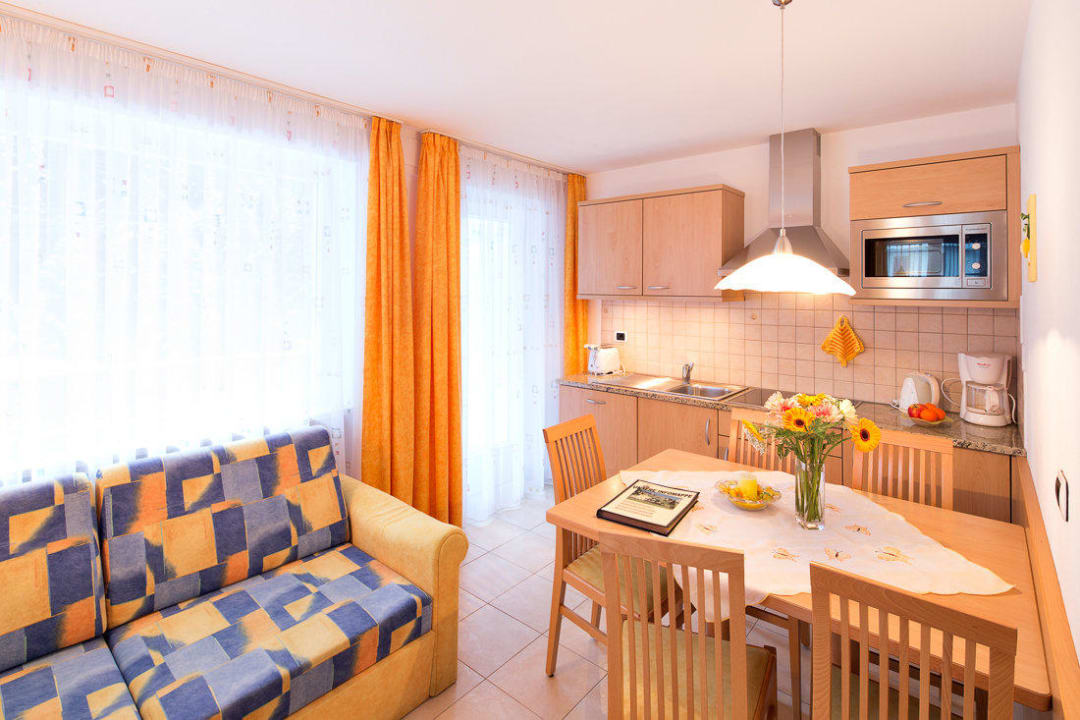 Wohnraum Wohnung YELLOW Haus Angelika