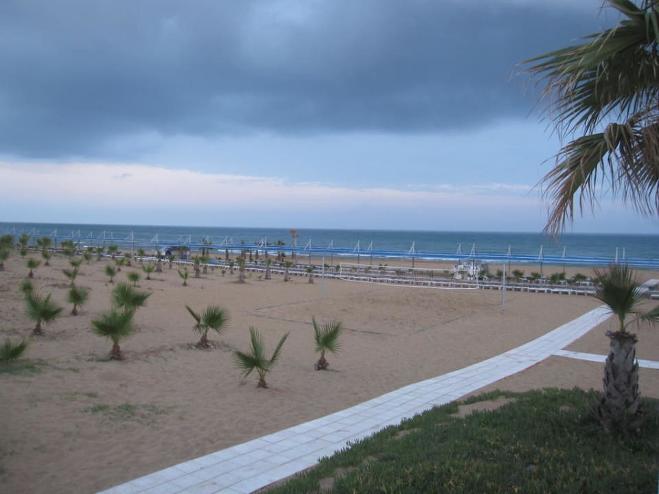 Abenddämmerung am Strand Club Grand Aqua