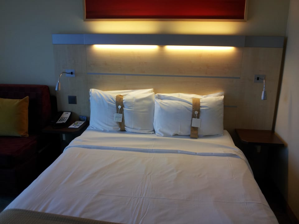 Bett Holiday Inn Express Zürich - Airport