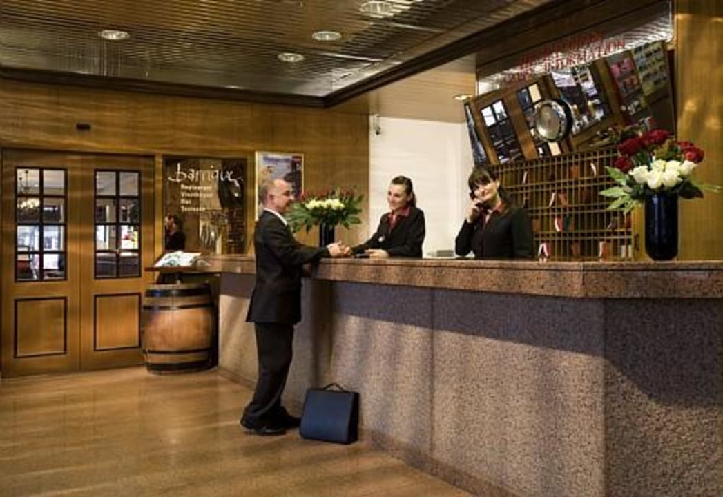 Lobby / Rezeption Hotel Mercure Plaza Biel