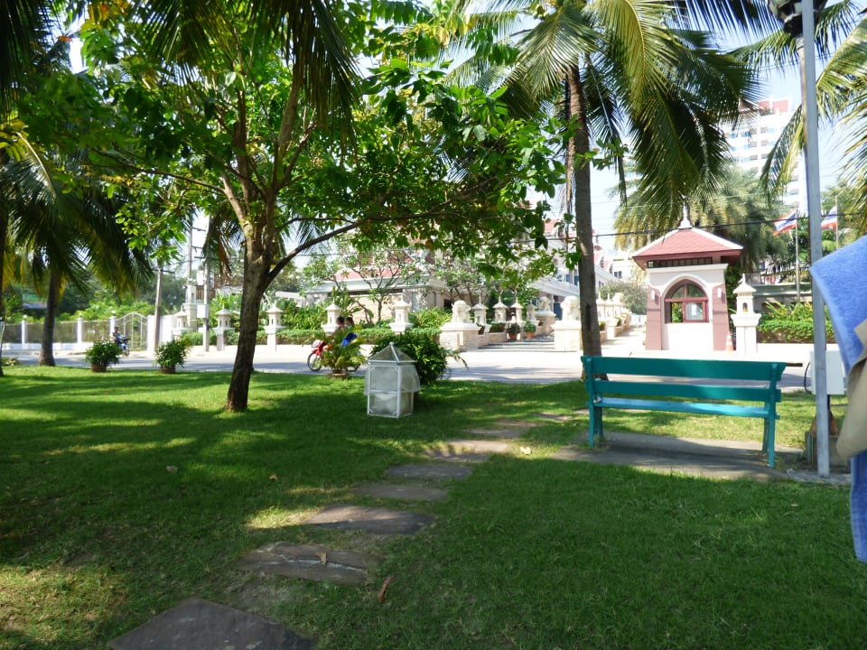 Strand Hotel Grand Pacific Sovereign Resort & Spa