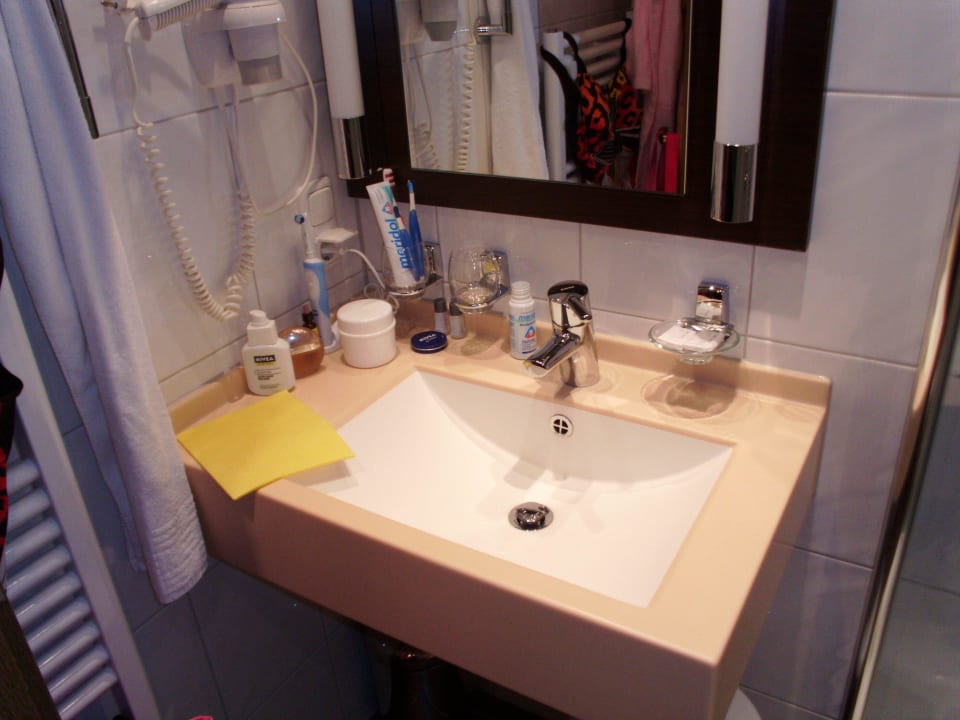 Waschtisch im Bad Hotel Pistono