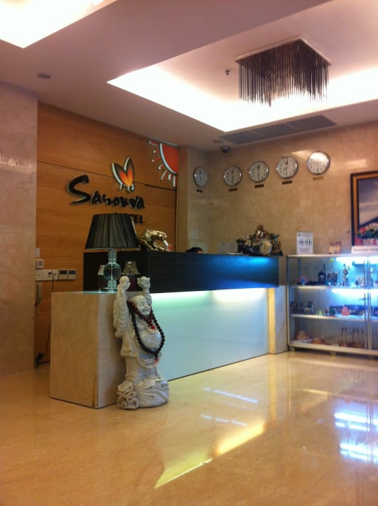 In der Lobby Sanouva Hotel