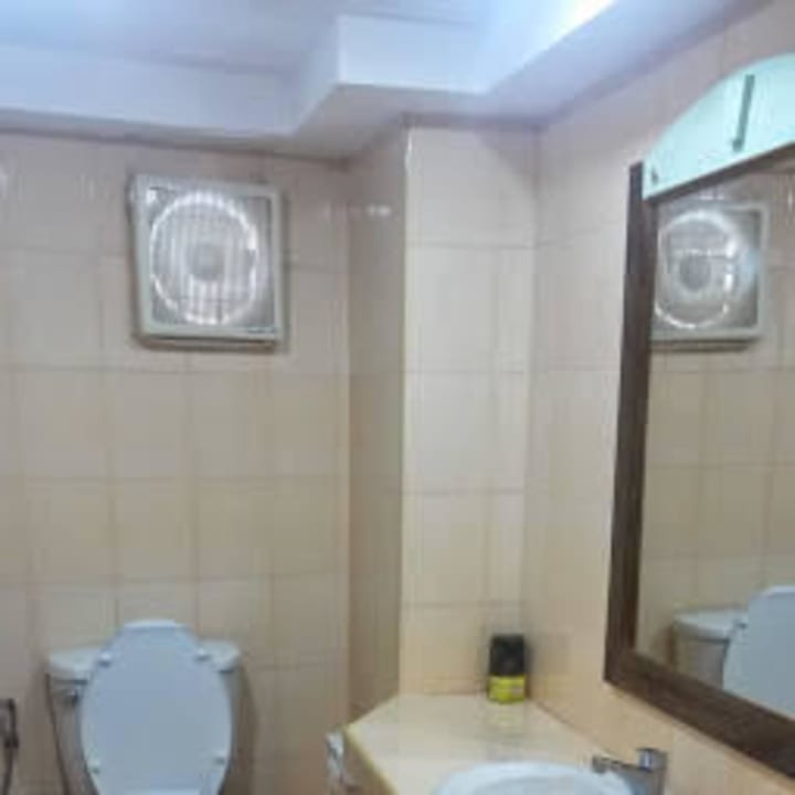 Bad mit Wanne Adonis Guesthouse