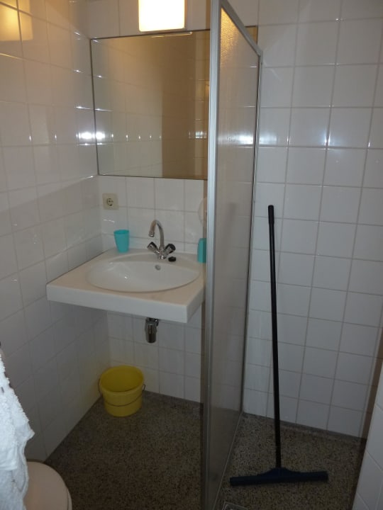 Bad des ZImmers mit Grachtenblick und Vorrichtung  Hotel van Onna