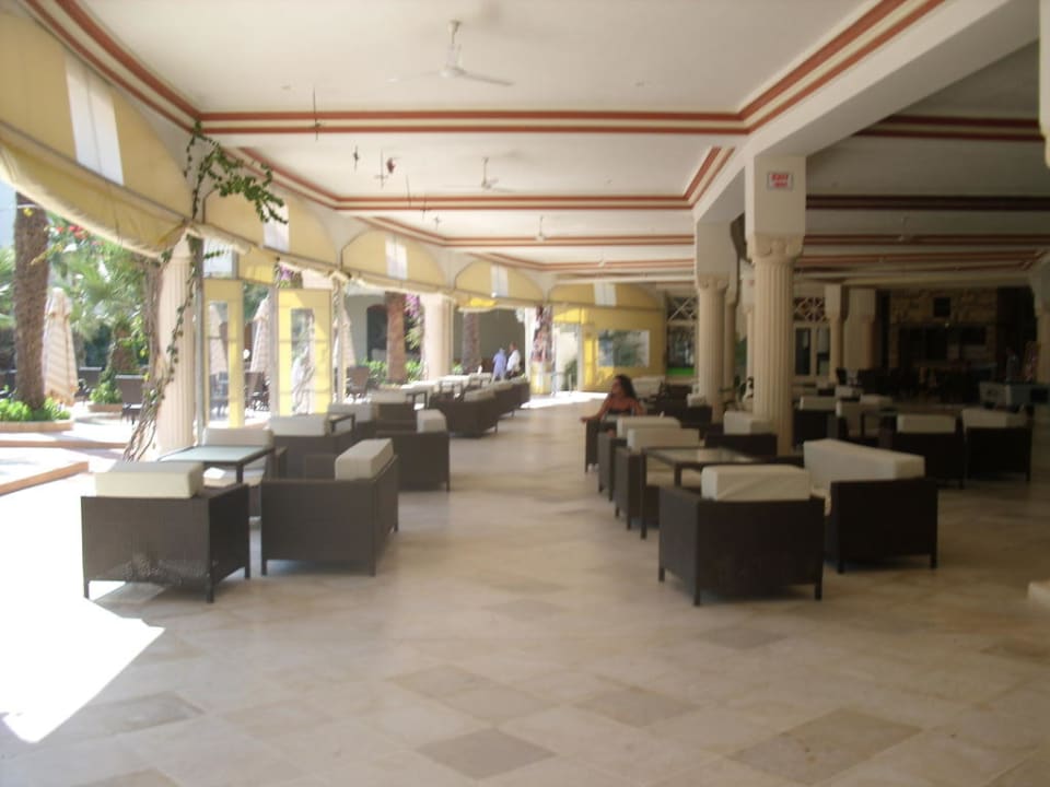 Außenbereich der Lobbybar Riadh Palms Resort & Spa