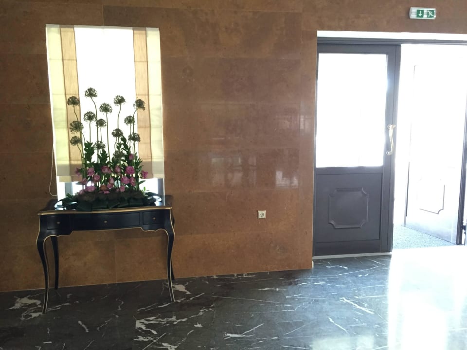 Blumen Bella Beach Hotel