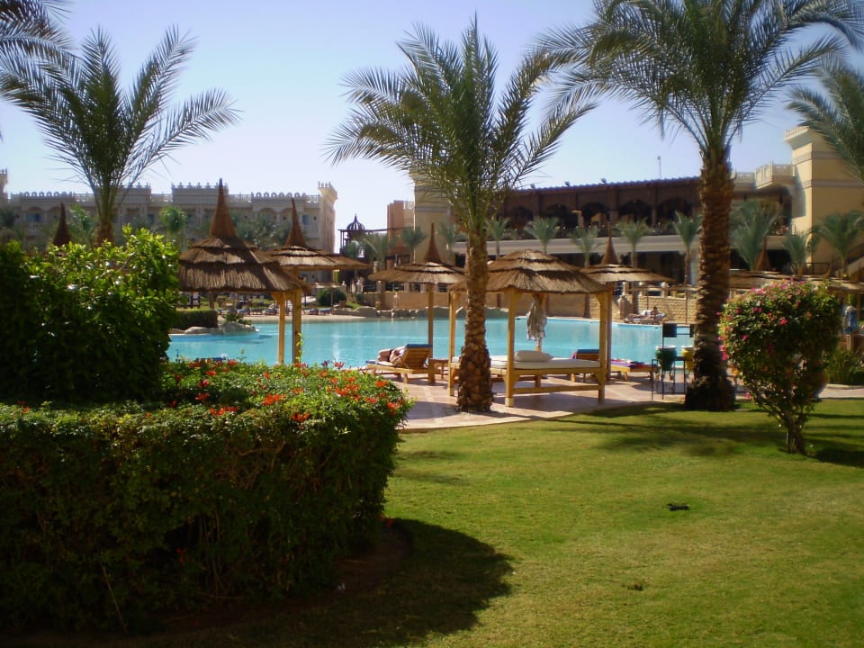 Территория отеля Pickalbatros Palace Resort