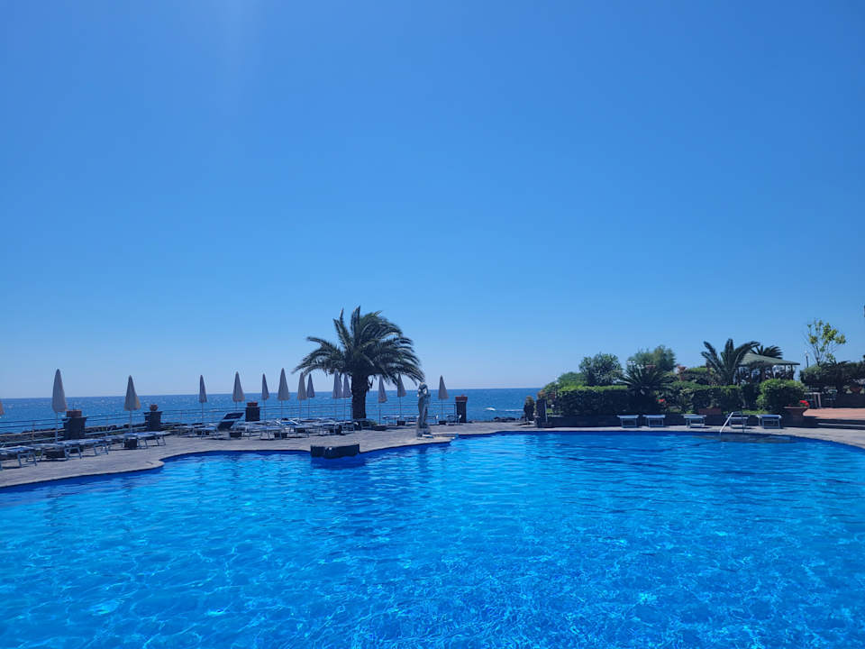 Pool Hotel Arathena Rocks