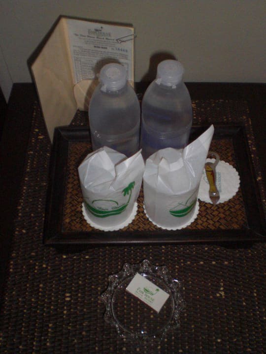 Wasserflaschen The Fair House Beach Resort