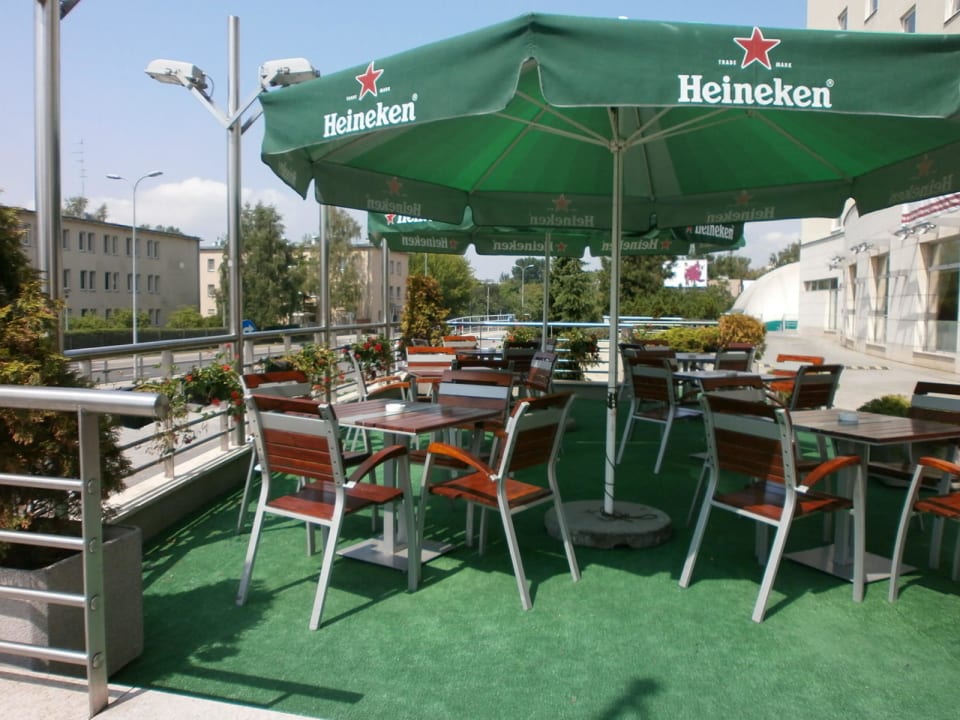 Biergarten Airport Hotel Okecie