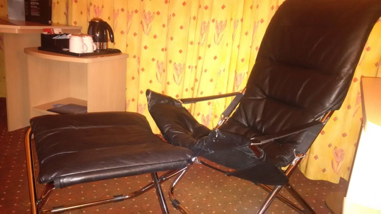 Relax Stuhl im Zimmer Hotel NH Leipzig Messe