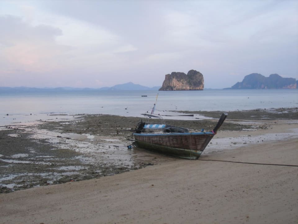 Strand bei Ebbe Hotel Thapwarin Resort