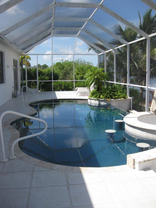 Poolanlage Villa Lake Lupine