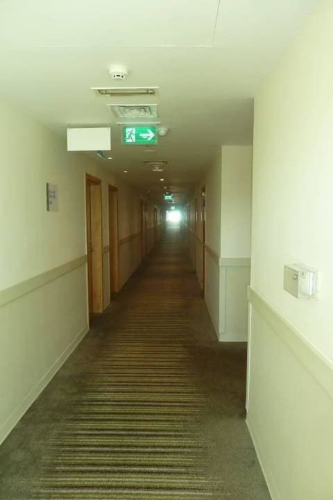 Etagenflur Holiday Inn Express Dubai Airport